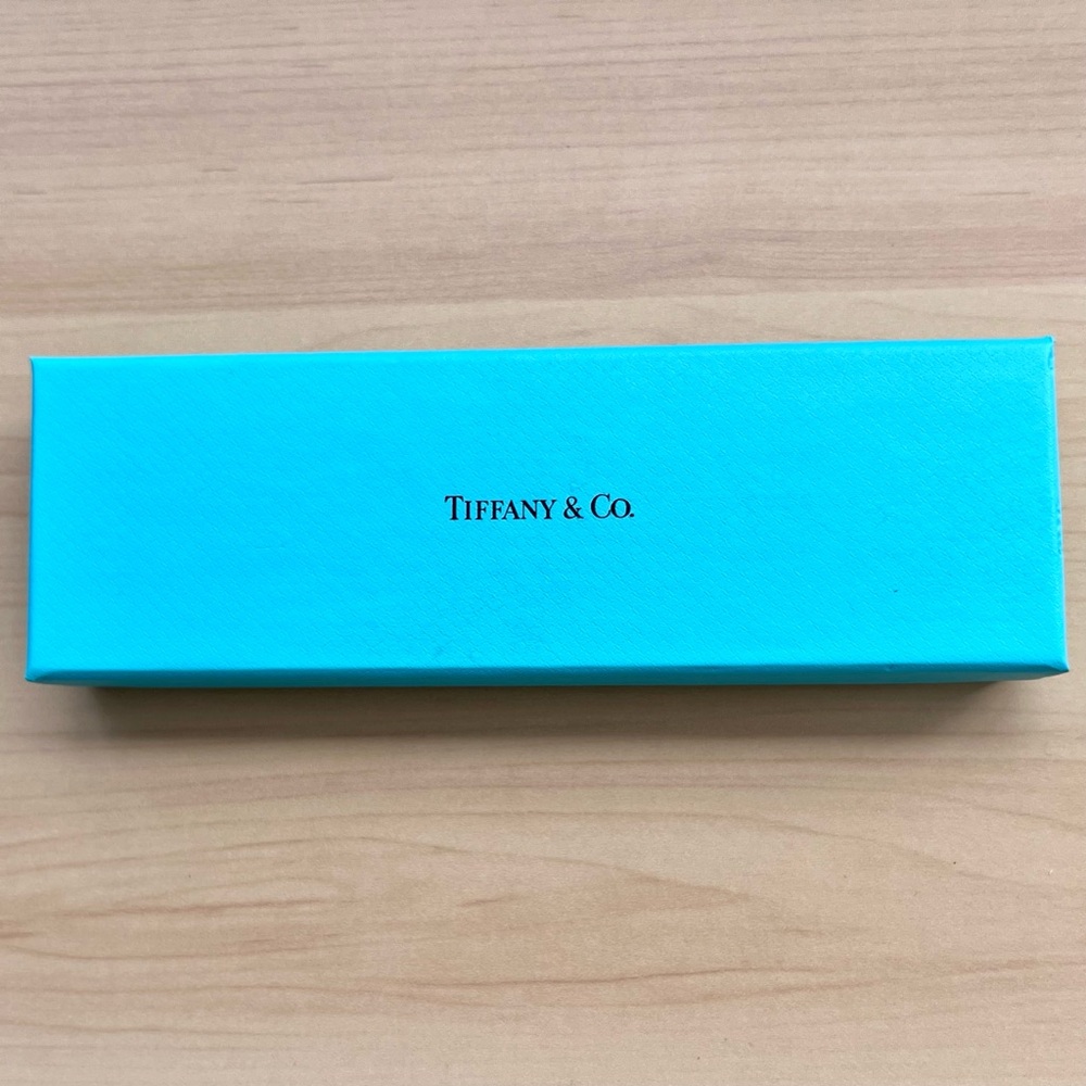 Tiffany & Co Baby Silver Spoon with Apple shape handle in original box and pouch - Picture 2 of 15